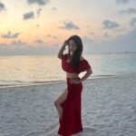 Adaa Khan Instagram - “Golden hour is my happy hour”🌞 . . 🧣- @nidhikurda 👗- @poshaffair.co @vblitzcommunications #sunset #shine #maldives #vacation #sunsetvibes #goodvibes #star #beach #style #stylish #vacation #vacacy #instagood #instadaily #adaakhan Kandima Maldives