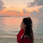 Adaa Khan Instagram - “Golden hour is my happy hour”🌞 . . 🧣- @nidhikurda 👗- @poshaffair.co @vblitzcommunications #sunset #shine #maldives #vacation #sunsetvibes #goodvibes #star #beach #style #stylish #vacation #vacacy #instagood #instadaily #adaakhan Kandima Maldives