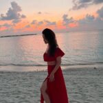 Adaa Khan Instagram - “Golden hour is my happy hour”🌞 . . 🧣- @nidhikurda 👗- @poshaffair.co @vblitzcommunications #sunset #shine #maldives #vacation #sunsetvibes #goodvibes #star #beach #style #stylish #vacation #vacacy #instagood #instadaily #adaakhan Kandima Maldives