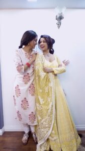 Adaa Khan Instagram - The kind of happy dance that happens when the two of us meet 💃
.
.
🎥: @smileplease_25 
.
.
#sirenbeatchallenge #feelitreelit #happydance #meandyou #feelkaroreelkaro #fyp #reelsinstagram #naagin #naagin6 #tejdaa #tejasswiprakash #adaakhan