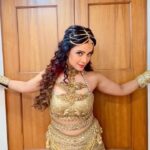 Adaa Khan Instagram – Get ready to see Shesha ki Adaa only on Bigg Boss Finale. This Weekend Stay Tuned! ❤️
.
.
.
@colorstv 
Jacket : @theaprilphool @stylebysugandhasood 
 Gold outfit: @iamkenferns 
 💄- @ansarisharfuddin 

#feelkaroreelkaro #feelitreelit #reels #reelsinsta #reelsinstagram #biggboss15finale #geniusfashionchallenge #biggboss #biggboss15 #bb15 #bb #naagin #naagin6 #shesha #fashion #style #adaakhan