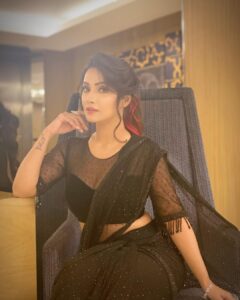 Adaa Khan Instagram - …Coz this Nari Loves her Saree 🖤