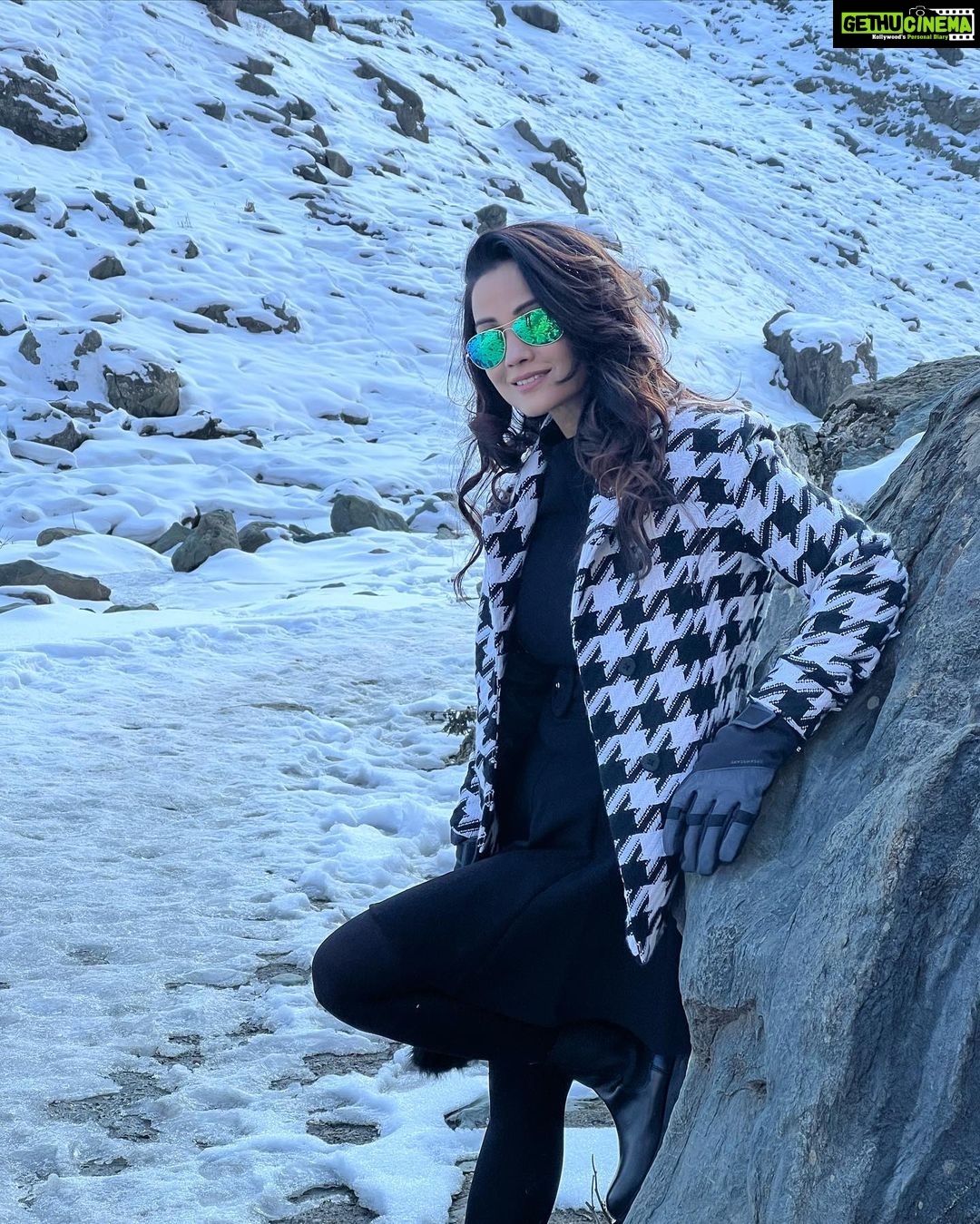 Adaa Khan Instagram - Visual aid to beat the heat☃️