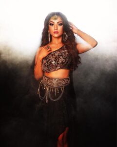 Adaa Khan Instagram - She’s a mystery …..🖤
So what’s your fav dialogue of shesha ?? 
.
.
📸 - @smileplease_25 
💄- @ansarisharfuddin 
.
.

#adaakhan #naagin6 #shesha #black