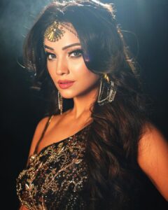 Adaa Khan Instagram - She’s a mystery …..🖤
So what’s your fav dialogue of shesha ?? 
.
.
📸 - @smileplease_25 
💄- @ansarisharfuddin 
.
.

#adaakhan #naagin6 #shesha #black