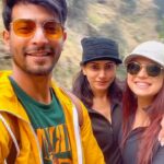 Additi Gupta Instagram - Makeshift merry-go-round on a cliff…of course with safety measures 🤣🤣 accompanied by @dhamidrashti @additigupta but @rittichopra found it life threatening and too dangerous after an hour and a half trek. 😄