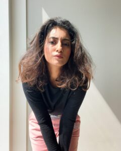 Additi Gupta Instagram - “I am bad with words, i hope you’re good in reading eyes”
#messyhairdontcare