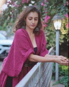 Additi Gupta Instagram - Bloom with grace 🌿
📸 @ziaulhaque
