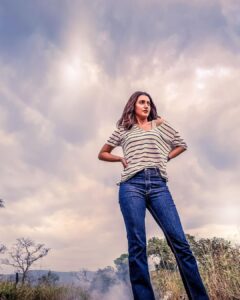 Additi Gupta Instagram - Ahemm.. ✌🏼
📸 n edited by @herumbkhot