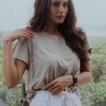 Additi Gupta Instagram – White has it all !!
….
📸 @iamsayedrashid Madh Island, Mumbai