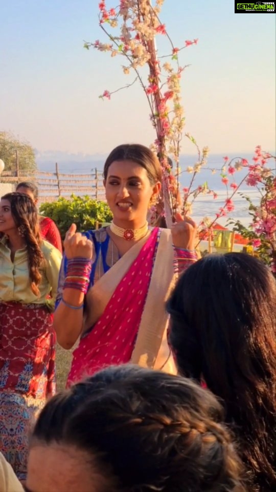 Additi Gupta Instagram - THE CRAFT.... . This was the last day of our shoot for DHADKAN ZINDAGGI KII. Have u ever wondered what goes behind the scenes of an intense performance ... the hard work of every one on the set... the emotional investment of our actors... director... writers... creative team. My first time of working with @additigupta and I was so bloody impressed by her dedication and skill. I never knew where additi ended and Dr Sinha began. The sheer hard work poured in by her and all the other actors.. @rjdevanggana I was surprised to know that this was your first ever TV project, ur good. @arifali16 you are a roxtarr.... my BTS with my other stars will follow soon.. . . #dhadkanzindaggikii #actorslife #additigupta #sonytv #bollywoood #indiantelevision Mumbai, Maharashtra