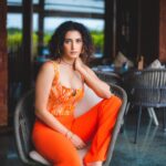 Additi Gupta Instagram - Orange Pop 💥 Location… @thewestingoa 📸… @shraddha_lotlikar MUAH… @chocolate_wiggle The Westin Goa