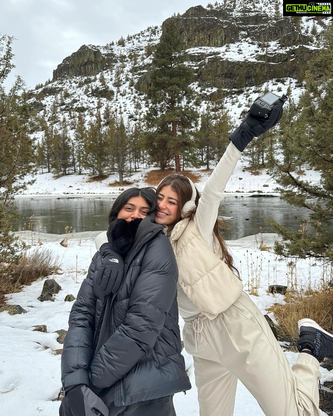 Aditi Bhatia Instagram - almost slipped into the lake at the back 🥶 Prineville, Oregon