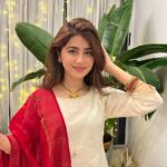 Aditi Bhatia Instagram - was too busy eating ladoos and becoming one 🫢 #latediwalipost Happy Diwali 🪔💫🤍✨