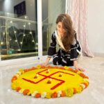 Aditi Bhatia Instagram - was too busy eating ladoos and becoming one 🫢 #latediwalipost Happy Diwali 🪔💫🤍✨