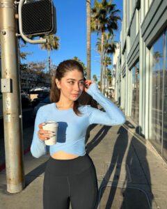 Aditi Bhatia Instagram - Motivated to workout again because i got some new clothes ;)) from @glowmode_official <3 

Use code : Cozy133 to get 15% off 

#glowmodeHAUL #GLOWMODE
