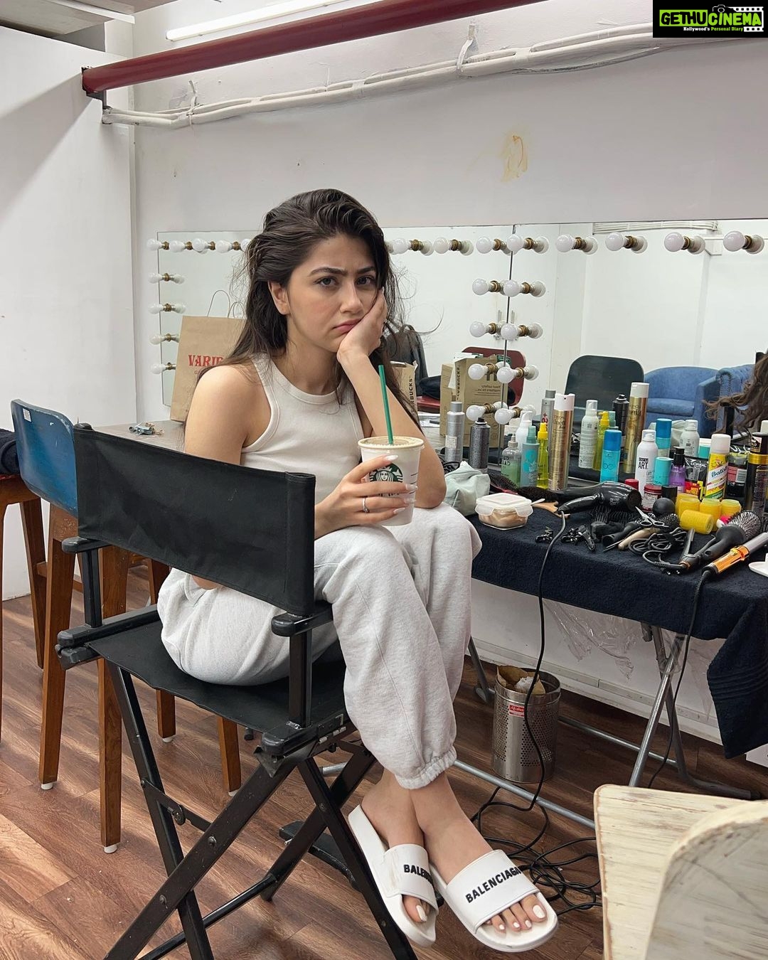Aditi Bhatia Instagram - mood swings at work