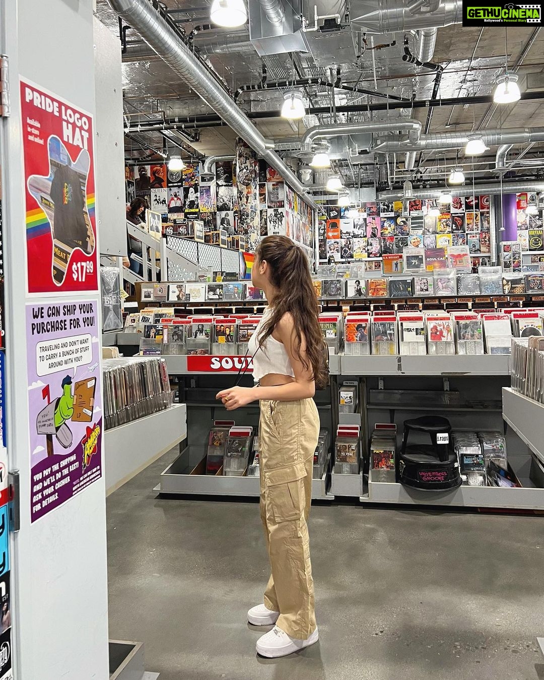 Aditi Bhatia Instagram - 🎸 Los Angeles, California