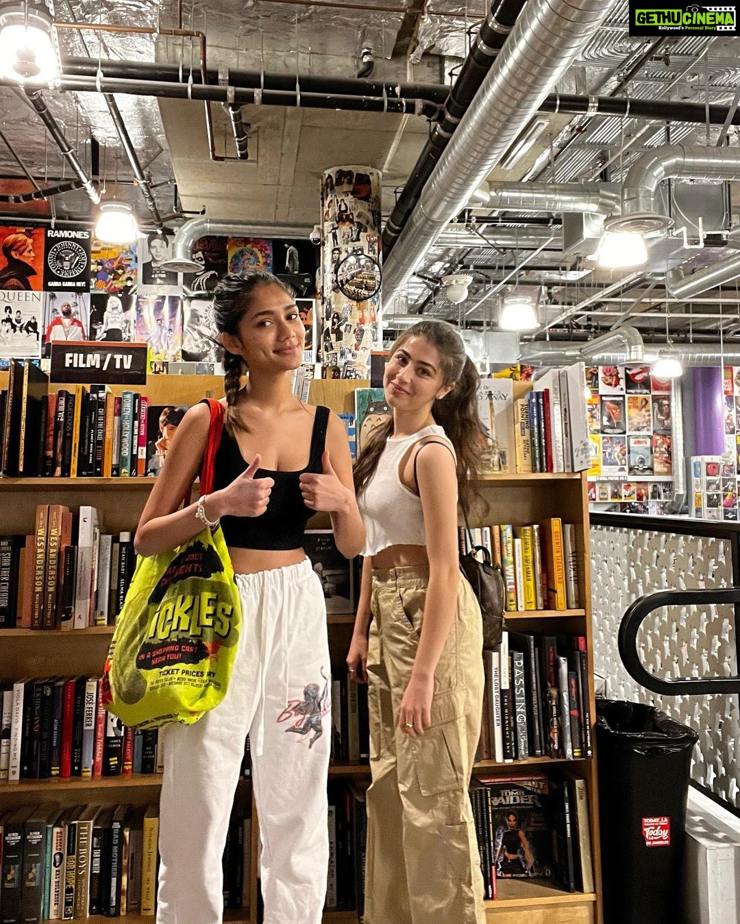 Aditi Bhatia Instagram - 🎸 Los Angeles, California