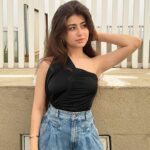 Aditi Bhatia Instagram - one step closer 🖤 @revolve #RevolveMe