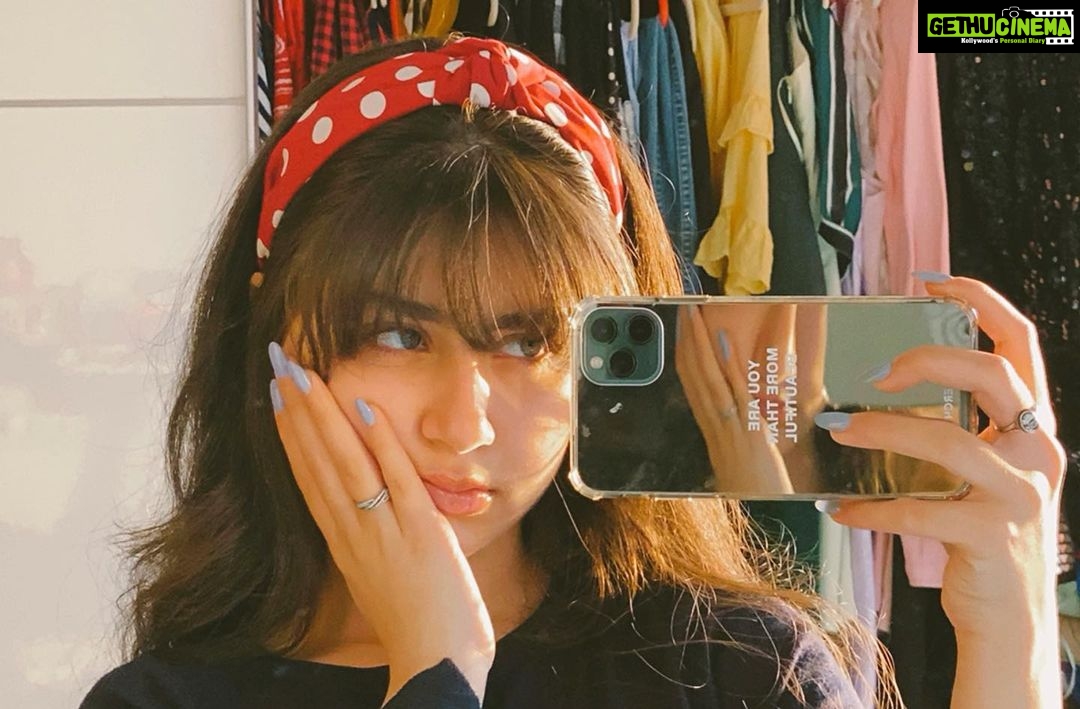 Aditi Bhatia Instagram - woke up and decided to 💇🏼♀️ regretting it now