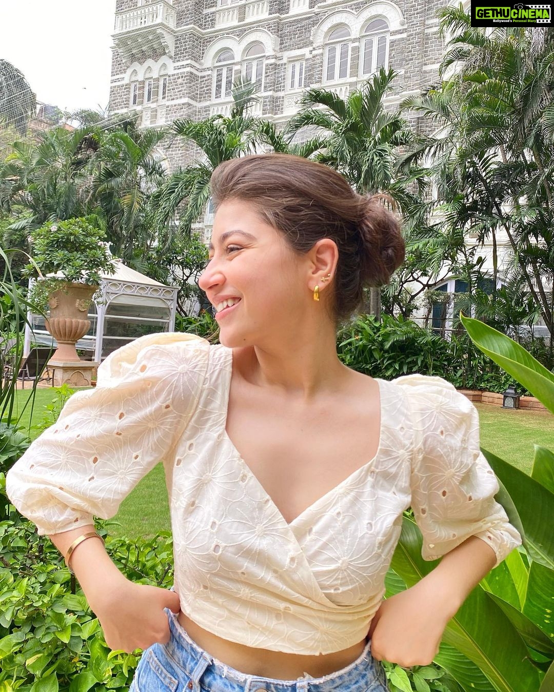 Aditi Bhatia Instagram - smiling at the guy who said no pics allowed here 🙃 top from @revolve 🤍 The Taj Mahal Palace, Mumbai