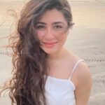 Aditi Bhatia Instagram – beach day 🤍