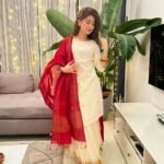 Aditi Bhatia Instagram - was too busy eating ladoos and becoming one 🫢 #latediwalipost Happy Diwali 🪔💫🤍✨