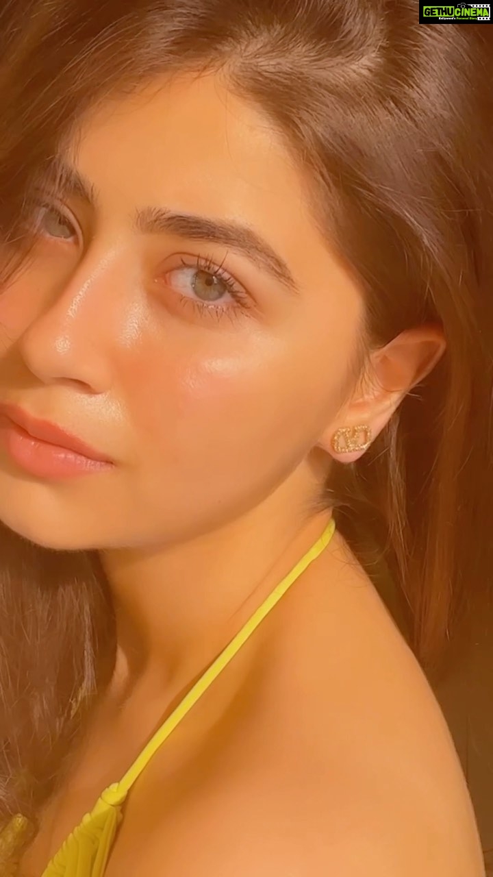 Aditi Bhatia Instagram - #Collab My work life requires a lot of traveling, and with the polluted environment outside my skin shows dark spots and dullness. which is why skincare is an extremely essential part for me @garnierindia’s Bright Complete Vitamin C Serum, enriched with 30X* Vitamin C helps in getting a spotless bright skin. It is now available in a 50ml bottle, too. So get yours now! #Garnier #GarnierIndia #BrightComplete #VitaminC #Serum #Skincare #Brightness #Dullness #DarkSpots #GreenScience