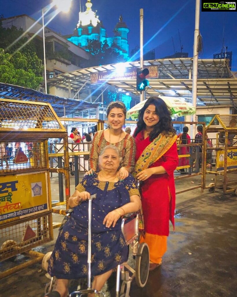 Aditi Bhatia Instagram - As a kid I used to visit Siddhivinayak temple very often. Mom used to say that whatever you ask from Ganpati ji’s mushak 🐁 is always fulfilled. I would talk to the mushak’s ear for 10 minutes until people would start pushing me and I would ask for my selection in various auditions (I would even specify the particular brand/ production house etc too🤓) and of course pray for my family’s good health and good marks in exams. At a point, none of my prayers were being answered and not even one dream was coming true despite of begging God and promising that I won’t trouble mom and do good deeds (I was so young, dumb & innocent that in this one sided conversation with God I literally wanted a barter system that I’ll be good but you have to fulfil my dreams 🤷🏼‍♀️) Anyway, I almost lost faith and I was on the verge of giving up acting when suddenly my prayers were answered and things started working out. I realise now that certain things were not working out because God had better plans for me. I have gotten much more than I ever asked for and each of my dream is coming true. My learning is that we should trust the process, work in the right direction and not give up. Everything happens for a reason, you never know what the universe has for you, it can be good/bad (that really depends on your karma) but we should really believe in dreams as dreams can come true. The same temple where people used to push me were pushing each other today to get a picture with me. I had goosebumps! I can’t really explain this feeling but all I can say is that I didn’t take more than 2 seconds with the mushak today as all I had to say was “THANK YOU”