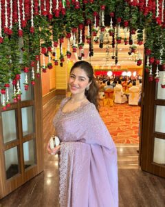 Aditi Bhatia Instagram - only comment allowed is ‘uffff’ 🤭💜