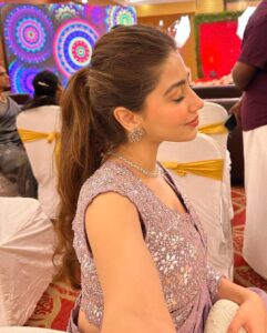 Aditi Bhatia Instagram - only comment allowed is ‘uffff’ 🤭💜