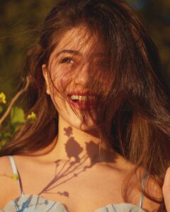 Aditi Bhatia Instagram - 🌼🌾✨

📸 : @frankie_marin