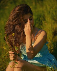 Aditi Bhatia Instagram - 🌼🌾✨

📸 : @frankie_marin