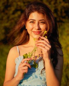 Aditi Bhatia Instagram - 🌼🌾✨

📸 : @frankie_marin