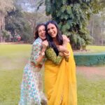 Aishwarya Khare Instagram - Reunited with the best 😍 love you @aishwarya_khare 🥰 Styled by @tripzarora . . . . #bhagyalakshmi #bts #explore #trendingreels #love #dancereels