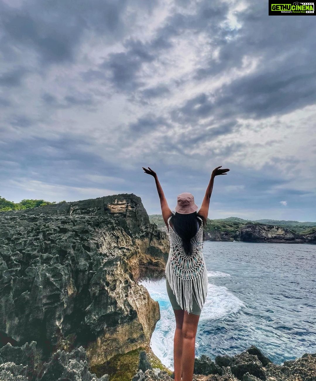 Aishwarya Khare Instagram - Most touristy i’ve been in all my life 🤠. Clicked by my amazing tourist guide/Driver He was a Pro 😀 . 💙💙 . #rediscovering #byebye2022