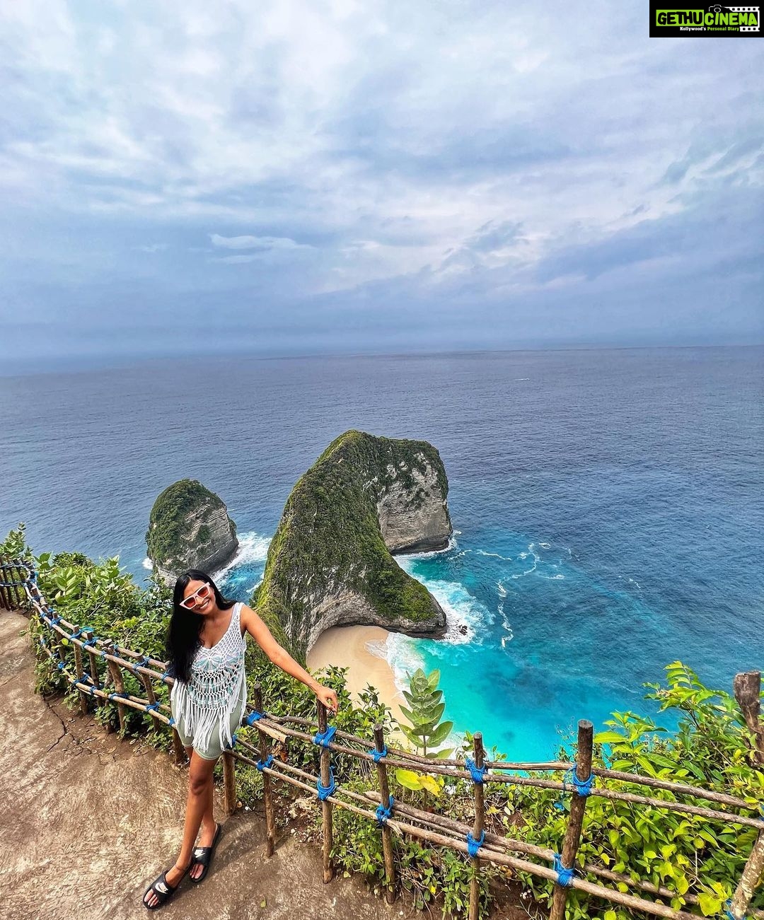 Aishwarya Khare Instagram - Most touristy i’ve been in all my life 🤠. Clicked by my amazing tourist guide/Driver He was a Pro 😀 . 💙💙 . #rediscovering #byebye2022