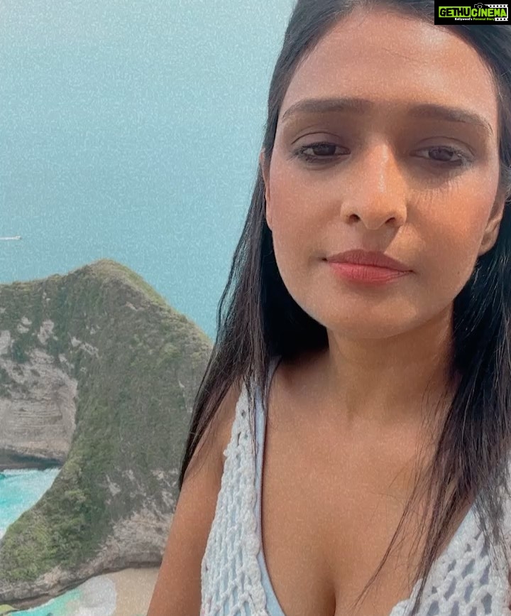 Aishwarya Khare Instagram - Most touristy i’ve been in all my life 🤭 . Clicked by my amazing tourist guide/Driver He was a Pro 😀 . 💙💙 . #rediscovering #byebye2022