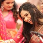Aishwarya Khare Instagram - Swipe to see my first day back on set after diwali holidays. 😁❤️ . Its a series 😀 Happy to be back Major missing fam I should sleep .