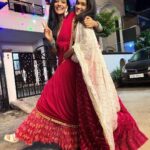 Aishwarya Khare Instagram - Aur tu phuljhadiyon vaale Tyohaaron jaisi ❤️