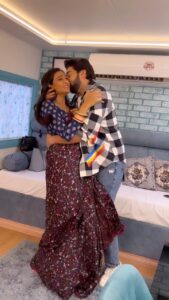 Aishwarya Khare Instagram - Pyaar Pyaar Pyaar ya Maar Maar Maar 🤣💪🏻🤣

#reels