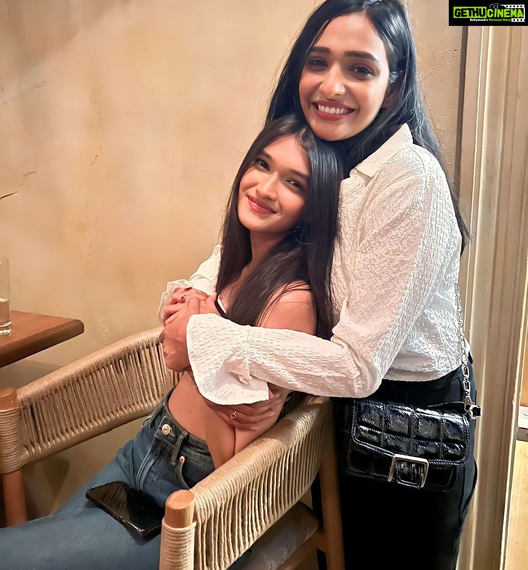 Aishwarya Khare Instagram - Uljhan bhi hoon Teri, uljhan ka hal bhi hoon main.. Didi, Meri bacchi Mera chota chota baby (read this in my tone) Happy birthday.. i love you❤️ I'm short of words because I tell you everyday what you are, what you mean and what you deserve. And you deserve the sun, the moon, the stars.. the entire universe and galaxies because you own everything and every moment ❤️ You own the vibe of places you stand on for bare 2 mins. I am always here to be your little sister, your mom, you friend, your therapist and even your doctor at times. Humesha yaad rakhna, poori duniya bhi tumhare saamne hogi, toh tumhare taraf tum mujhe humesha paaogi, aur bala didi ko toh obviously. I love you didi Khush raho, abaad raho, mazey karo, kharche karo mere upar ❤️❤️🧿
