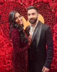 Aishwarya Khare Instagram - Happy Valentines Day from #rishmi to you’ll ❤️❤️ 

#bhagyalakshmi