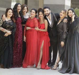 Aishwarya Khare Instagram - Hum Saath Saath Hai ❤️
Bhagyalakshmi Family….