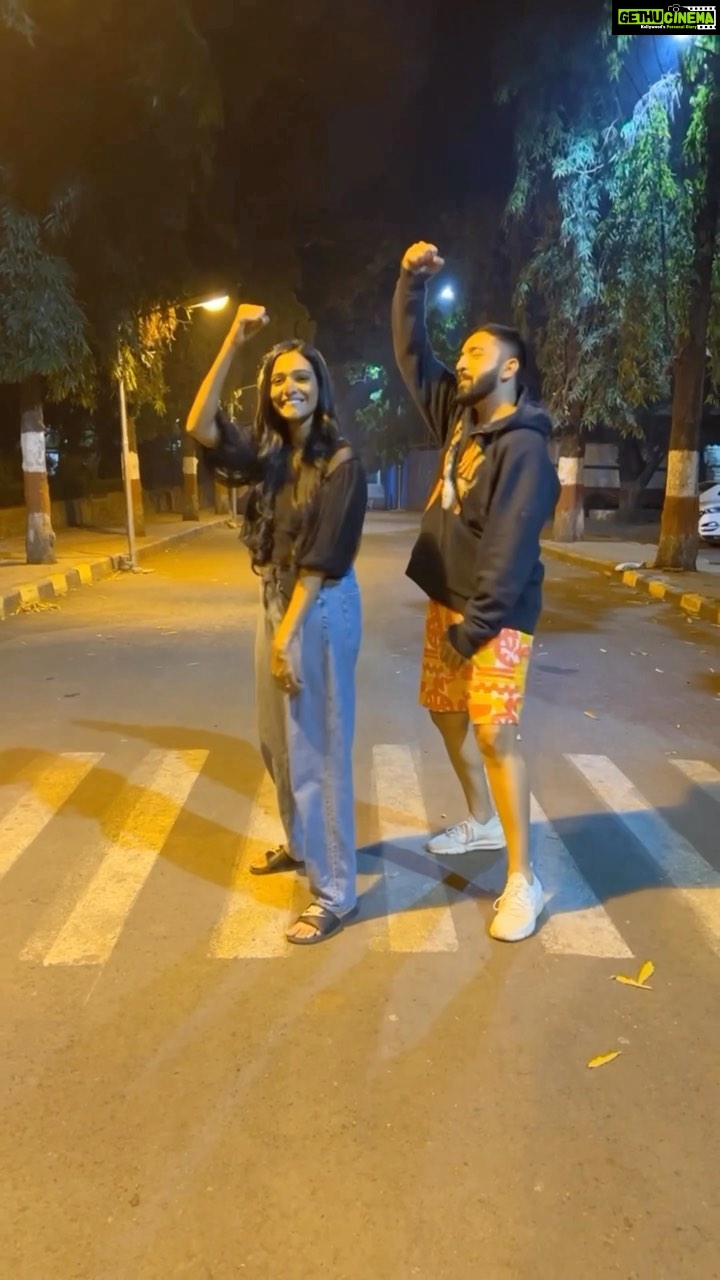 Aishwarya Khare Instagram - Jhume Jo Pathan With A Twist 🤪🤣😝 #reels #jhumejopathaan