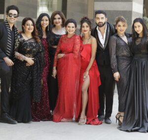 Aishwarya Khare Instagram - Hum Saath Saath Hai ❤️
Bhagyalakshmi Family….