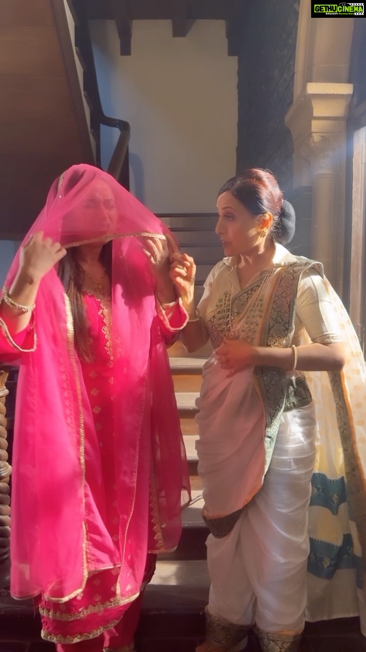 Aishwarya Sharma Bhatt Instagram - Pattagobhi 🤣 #aishwaryasharma #kishorishahanevij #pakhi #bhavani #bts #ghumhaikisikeypyaarmeiin #funnyreels #trendingreels #instatrending #reelitfeelit #stayhappy