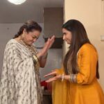 Aishwarya Sharma Bhatt Instagram - Kuch Kuch Socha Hai Mom Aap Nahi Samjhoge 😂🤣 #aishwaryasharma #sheetalmaulik #bts #pakhi #sonali #ghumhaikisikeypyaarmeiin #funnyreels #reelitfeelit❤️❤️ #stayhappy