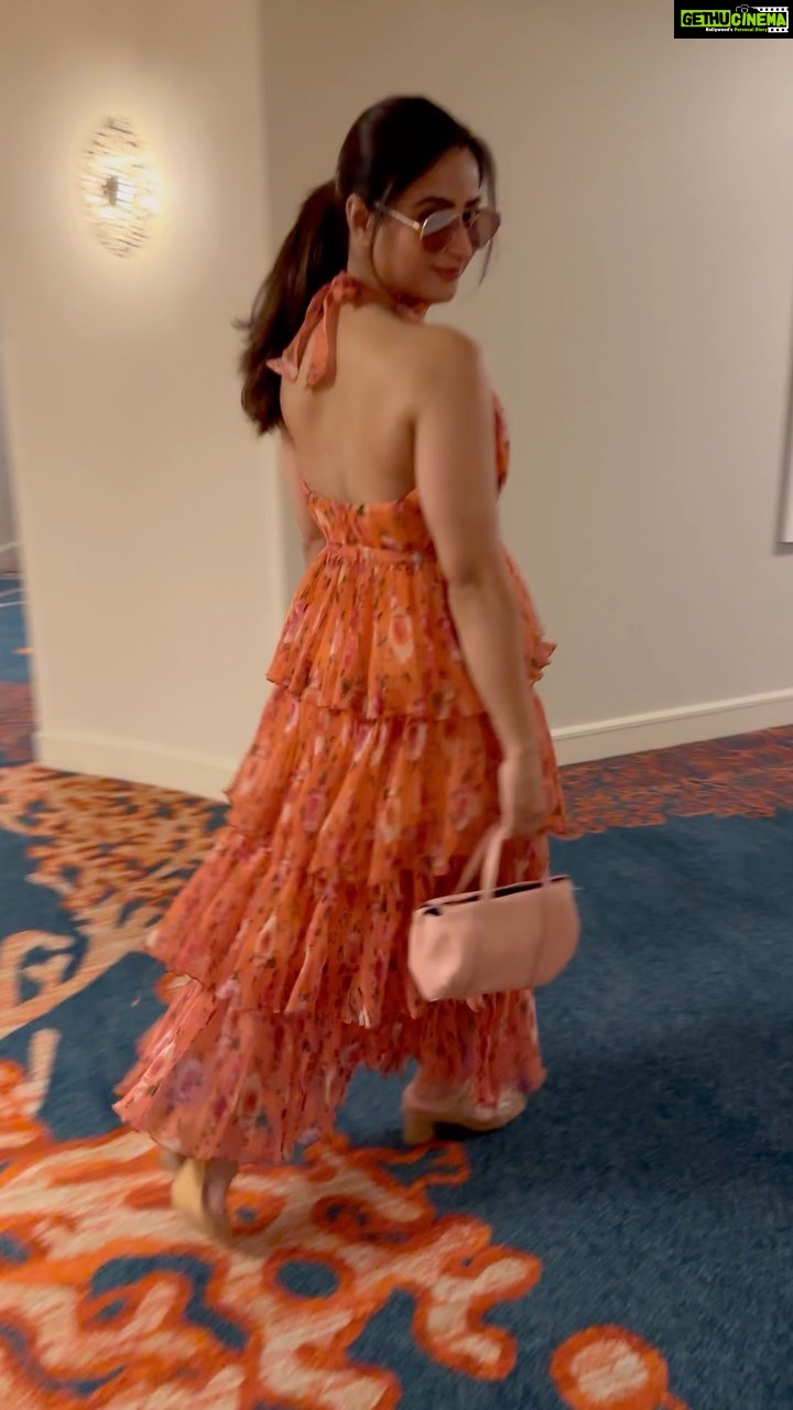 Aishwarya Sharma Bhatt Instagram - Beauty & the City🤪 Wearing @meeamifashion Styling @poojadargad_25_ Footwear @callalilies.in PR @styling.your.soul #aishwaryasharma #prettydress #fashion #fashionista #dubaidiaries #dubai #lovedubai #1sttrip #loveatfirstsight